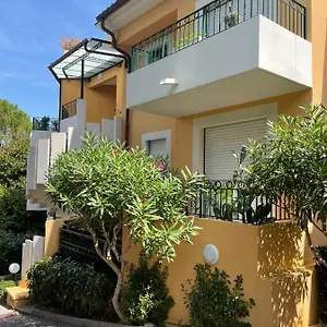 Alexandra Apartment