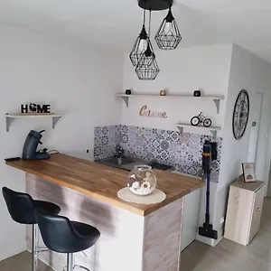F2 Centre-ville Avec Jolie Vue , Issoire France